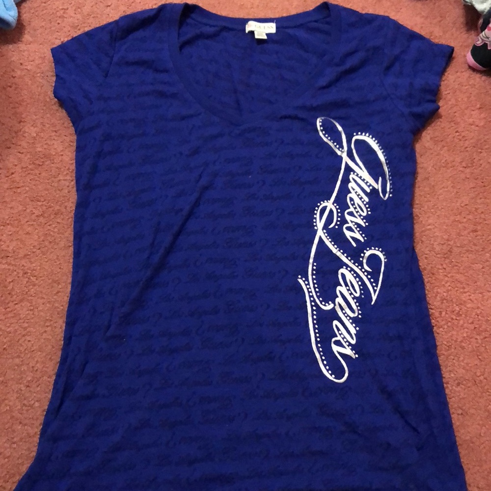 guess logo tshirt